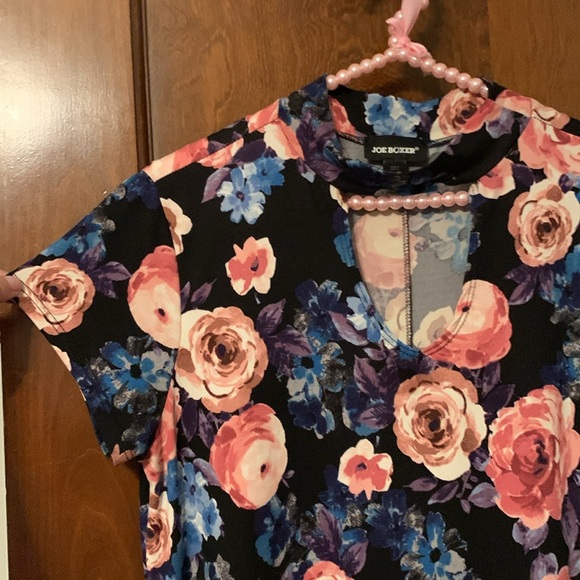Joe Boxer floral tunic top with mock neck and keyhole cutout in front 😍😍😍 - Picture 6 of 9